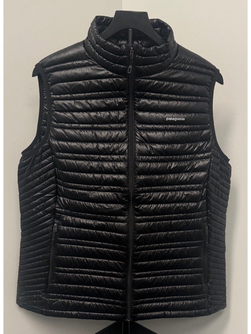 Patagonia Women’s Extra Large (XL) Ultralight Down Sweater Black Full Zip Vest!